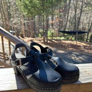 Lotta from Stockholm T-Bar Clogs Black on Black Base